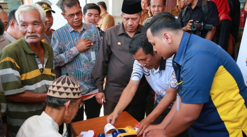 Bupati Siak Alfedri Lounchingkan Program BPNT Kementerian Sosial RI Perdana di Kabupaten Siak. 1