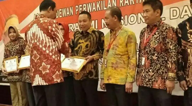 Ketua DPRD Siak Indra Gunawan Dapat Penghargaan Dari Presiden RI 1