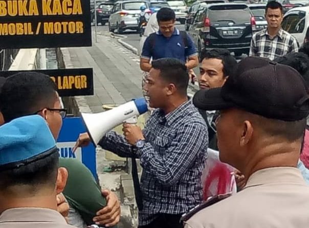 Gabungan GMRB : "Desak Kapolda Riau Tangkap Sari Antoni" 1