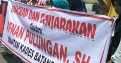 Gerakan Mahasiswa dan Masarakat Desa Batangkumu Meminta Penegak Hukum Proses dan Tangkap AFNAN PULUNGAN.SH. 4