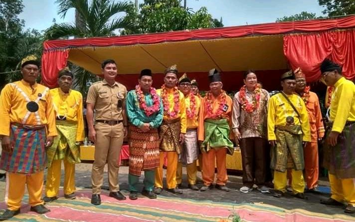 Camat Rupat Bersama Anggota DPRD Kabupaten Bengkalis Kukuh dan Resmikan Balai Adat Suku Akit 1