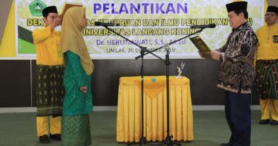 Prof Irwan Lantik Herlinawati Dekan FKIP Unilak 4