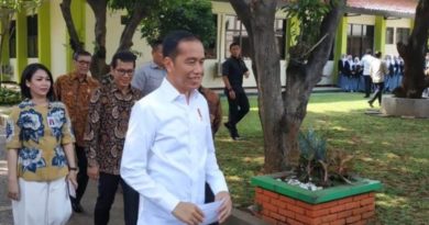 Jokowi Sudah Kantongi 3 Nama Calon Hakim MK 6