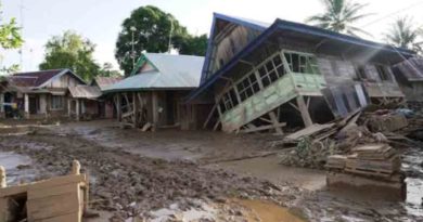 Banjir Bandang Robohkan Bangunan dan Jembatan di Labuhan Batu 4