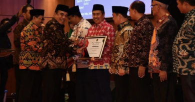Bersama Gubernur DKI, Syamsuar Terima Penghargaan dari Menag 5