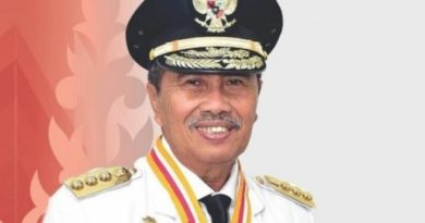 Lantik Keluarga Sendiri Jadi Pejabat, Gubernur Riau Diminta Mundur 6