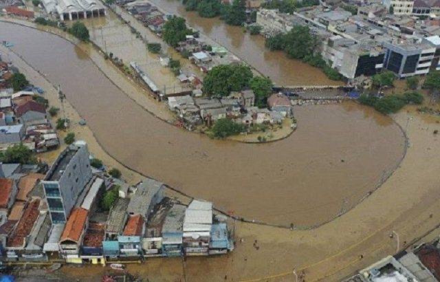 Banjir di Jakarta Hari Ini Sudah Sampai Depan Istana ...