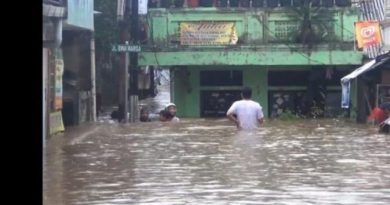 Jakarta - Bekasi Banjir Parah, Listrik Mati dan Sekolah Diliburkan 4