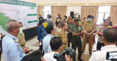 Indra Gunawan Eet Dampingi Gubri Vidio Confrence dengan Bupati dan Wali Kota Se-Riau 4