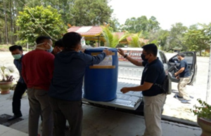 Penyerahan 100 Liter Alkohol Oleh Polda Riau Kepada FKIP Unilak Untuk Memproduksi Hand Sanitizer 2