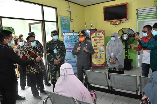 Plh Bupati Bengkalis Tinjau Posko Tim Gugus Tugas Covid-19 di Kecamatan Rupat 1