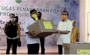 DPD I Golkar Diwakili Indra Gunawan Eet Serahkan  APD Kepada Pemprov Riau 2