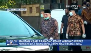 Pejabat dan Politisi Berdatangan Melayat Pramono Edhie Wibowo, SBY Pakai Batik Bermasker 2