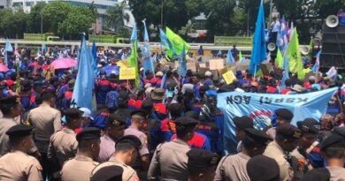 Massa Buruh akan Kepung DPR Tolak Omnibus Law, Polisi Tutup Jalan 4