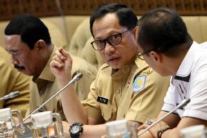 Tito Karnavian Usulkan Masker dan APD Jadi Alat Peraga Pilkada Wajib 2