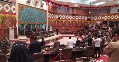 Terakhir 9 November, Enam Orang DPRD Riau Harus Serahkan SK Pemberhentian ke KPU 5