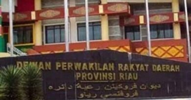 Ketuk Palu, DPRD Riau Sahkan APBD Perubahan Rp8,7 Triliun 6