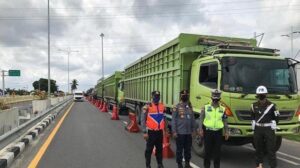 20 Unit Truk ODOL Kena Tilang, Razia Gabungan di Jalan Akses Pintu Tol Pekanbaru-Dumai 2