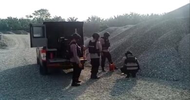 Benda diduga Granat Nenas di Desa Kota Intan Kunto Darussalam Berhasil Di Jinakkan Tim Gegana Polda Riau 4