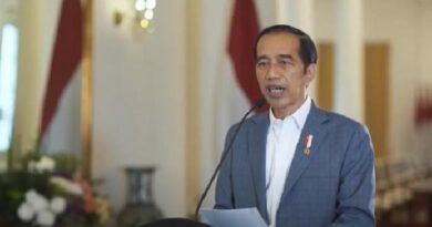 Jokowi Serahkan Tiga Jenis Bansos Covid-19 2021 Siang Ini, Berikut Daftarnya 4