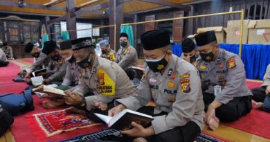 Kapolda Riau Ikuti Khotmil Qur'an dan Silaturahmi di Masjid Jami' Air Tiris Kampar, Kapolres Jajaran Menandatangani MoU Dengan NU 4