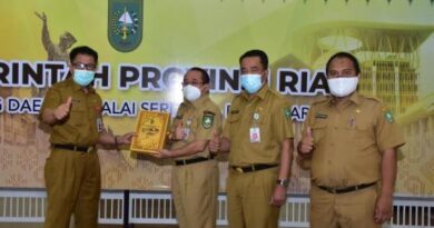 Bupati Bengkalis Sampaikan LPPD TA 2020 Kepada Gubernur Riau 6