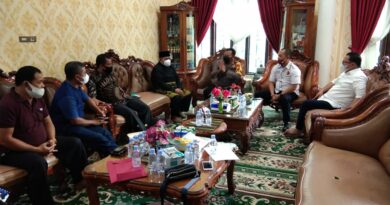 Kunjungi Ketua LAMR Rohul, Kapolres Berpesan Mari Sama Sama Menjaga Keamanan Pasca PSU Di Wilayah Rokan Hulu 6