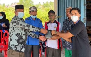 Aksi Mahasiswa KKN Uni versitas Riau( UNRI) Tanam Pohon Ketapang Di Wilayah Pemakaman Desa Sungai Selari Kecamatan Bukit Batu 2