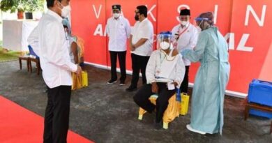 Jokowi Sebut Vaksinasi Massal dan Displin Prokes Cara untuk Akhiri Pandemi 4