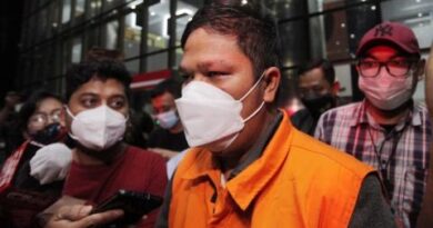 KPK Geledah Tiga Lokasi di Pekanbaru Terkait Kasus Suap Bupati Kuansing 4