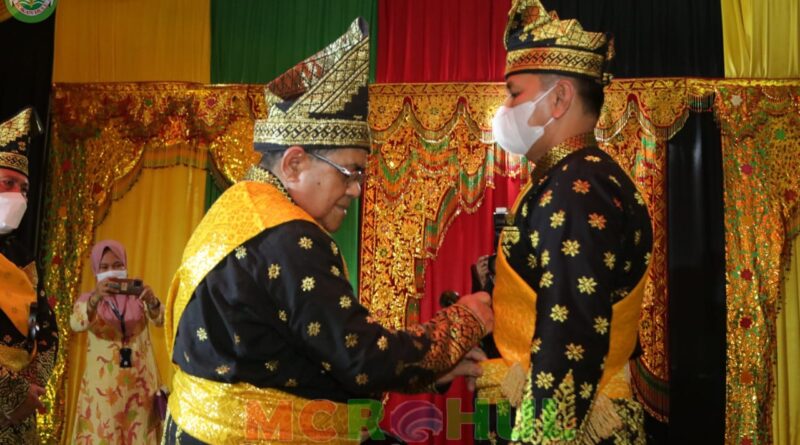 Wabup Dan pimpinan DPRD Serta Dandim di Anugerahi Gelar Adat oleh LAMR Rohul 20