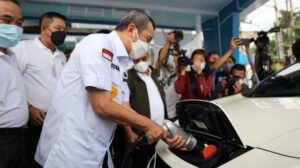 Syamsuar Resmikan Stasiun Pengisian Kendaraan Listrik Umum Pertama di Riau 2