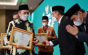 Gubernur Riau Terima Anugerah Baznas Award 2022 2