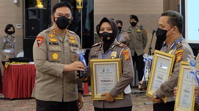 Kasatlantas Dumai nan Cantik Ini Raih Penghargaan dari Kapolda Riau, AKP Ceria Bilang Begini 1