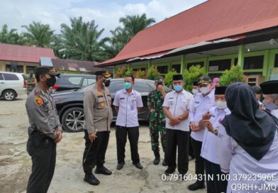Untuk PTM Dan Herd Immunity, Kapolres bersama Wakil bupati Tinjau Vaksinasi Pelajar Di Rambahsamo Rohul