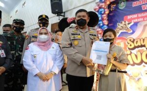 Didampingi Kasmarni, Wakapolda Riau Tinjau Pelaksanaan Vaksinasi di Mandau 2