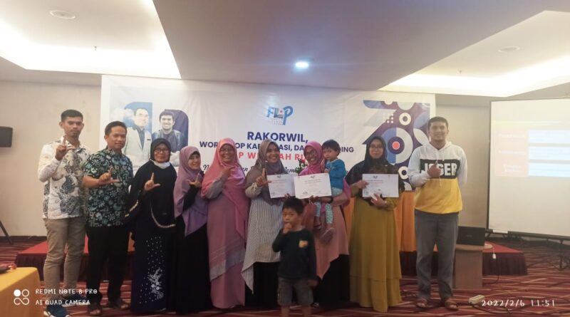 Ketua Forum Lingkar Pena Rokan hulu RENI JUNIARTI raih Juara satu Cipta puisi se propinsi Riau 1