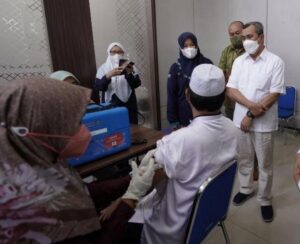 Gubri Resmikan Rumah Vaksinasi 24 Jam di RSJ Tampan Riau 2