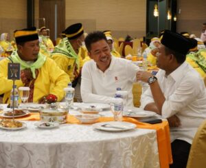 Bupati Rohil dan Wabup Menyambut Kedatangan Jema'ah Haji Kabupaten Rohil di Pekanbaru 2