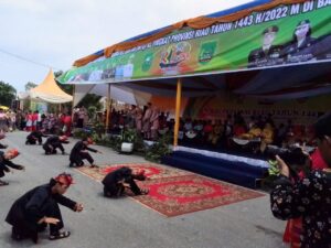 Gubernur Riau Beserta Bupati Rohil Melepas Peserta Pawai Ta'aruf MTQ Riau Ke - XL di Bagansiapiapi 5