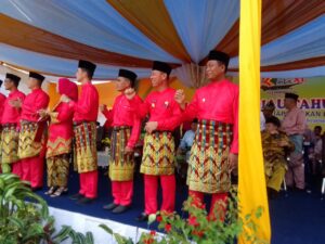 Gubernur Riau Beserta Bupati Rohil Melepas Peserta Pawai Ta'aruf MTQ Riau Ke - XL di Bagansiapiapi 2