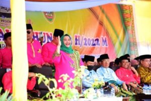 Tampil Kompak, Kasmarni Doakan Pawai Ta'aruf Bengkalis Raih Juara I MTQ XL Riau 2