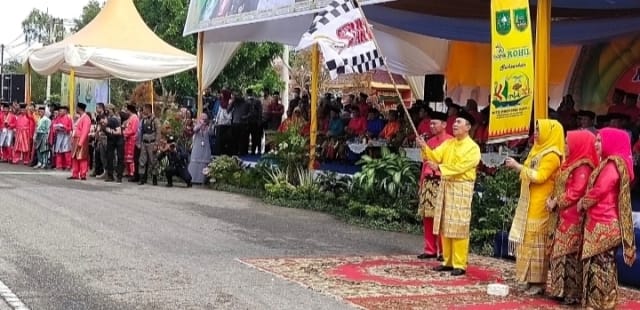 Gubernur Riau Beserta Bupati Rohil Melepas Peserta Pawai Ta'aruf MTQ Riau Ke - XL di Bagansiapiapi 1