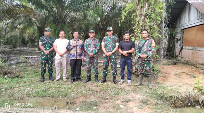 Kades Sabar Manurung Dampingi Dandim Bengkalis Cek Lokasi Untuk Kantor Koramil Di Kecamatan Talang Muandau 34