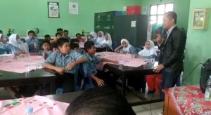 Tim Komnas PA Bersama Anggota DPRD Komisi IV Bengkalis Ajak Anak Didik SMPN 3 Mandau Proaktif dalam Sosialisasi "No Bully" 5